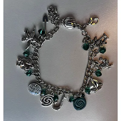 Bracelet with charms. Product sold online, in particular via www.lightinthebox.com