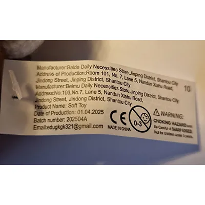 Soft toy in the shape of a capybara with a scarf, a Christmas hat and a keyring. Product sold online, in particular via SHEIN (Unique identifier: sl25090928921762626).