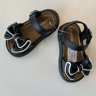 Children's sandals. Product sold online, in particular via AliExpress.