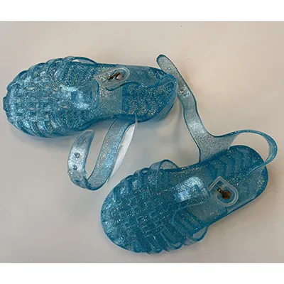 Blue PVC sandals, intended for children. Product sold online, in particular via AliExpress.