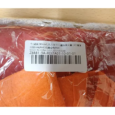 Little Red Riding Hood fancy-dress costume consisting of a red headband, a pumpkin-shaped bag, a white apron, a white, black and red dress and a red hooded cape. Product sold online, in particular via TikTok.