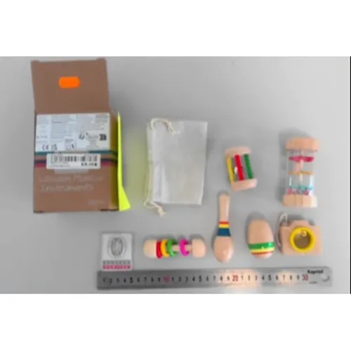 Montessori toy set containing 6 individual pieces of wooden musical instruments, including a camera, egg, maraca, rings protrude, wooden rolling rattles. Product sold online, in particular via Shein.