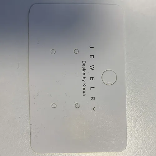 Earrings in a silver colour in the shape of a frog. Product sold online, in particular via Shein.