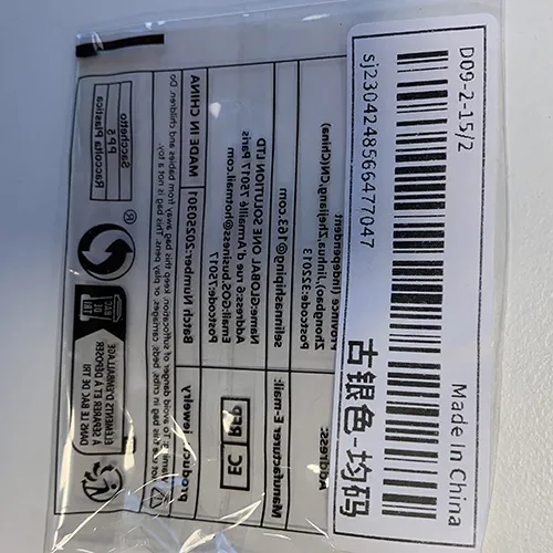 Earrings in a silver colour in the shape of a frog. Product sold online, in particular via Shein.