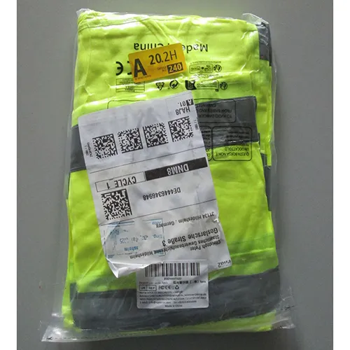 High-visibility safety vests, width x height x depth: 20 cm x 30 cm x 8 cm. Product sold online, in particular via Amazon (ASIN: B0DM8YTSZD).