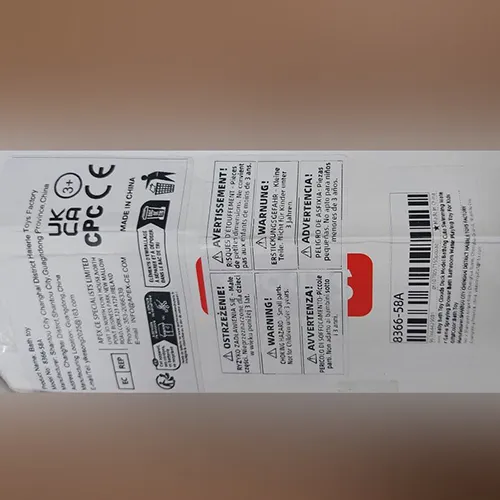 Duck-shaped battery-operated bath toy. The toy allows water to be drawn and sprayed via a flower-shaped shower head. Different water projection modes can be selected using a switch. It has three unmounted and loose suction cups. Product sold online, in particular via AliExpress.