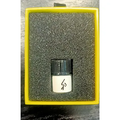 Energising white powder which is inhaled through the nose, 1 g. Product sold online, in particular via sniffit.life.