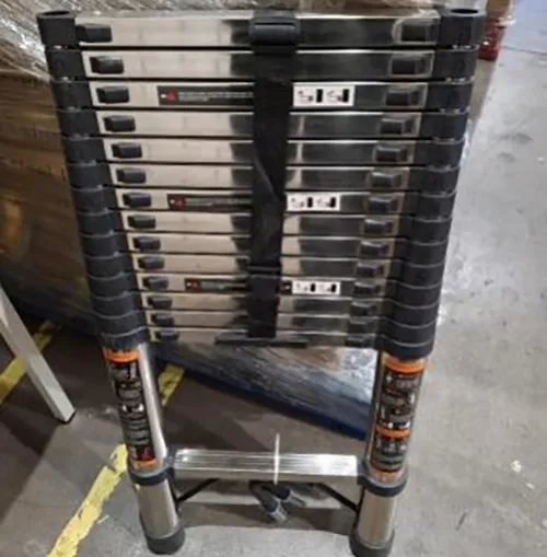 4.4m extendable telescopic ladder. Product sold online, in particular via Amazon.