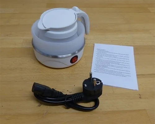 Portable 600 ml collapsible kettle with a 600 W silicone water heater. Product sold online, in particular via SHEIN (unique product identifier: sv25041052903832322).