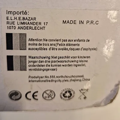Toy gun set consisting of one toy pistol, six targets and three projectiles with suction cups.