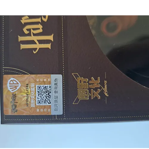 Soft toy, in the shape of a Niffler creature, with a gold-finish crown and a beaded necklace. Product sold online, in particular via Shein.