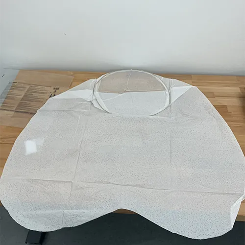 White sky lantern. The fuel for the flame heating the air can be a solid, liquid or gas. Dimensions: 38 x 70 x 102 cm. Product sold online, in particular via www.derhochze