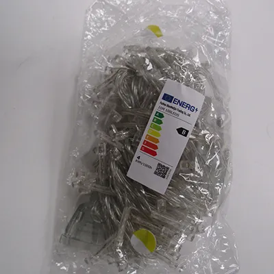 Lighting chain consisting of 100 LED lights.