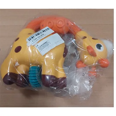 Electric bath toy. The toy can be used to draw water from the bath and spray it over the child via a giraffe-shaped shower head. The three suction cups are supplied unmounted and loose. Products sold online, in particular via AliExpress (unique product identifier: 1005007202020136).