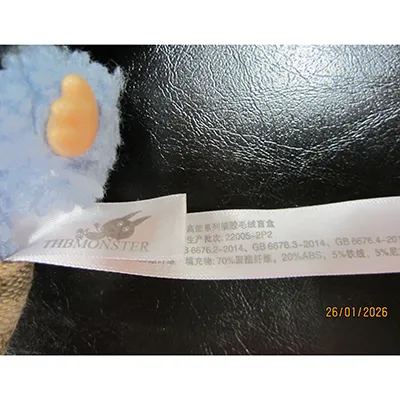 Soft toy with a key ring in the shape of a Labubu-like monster.