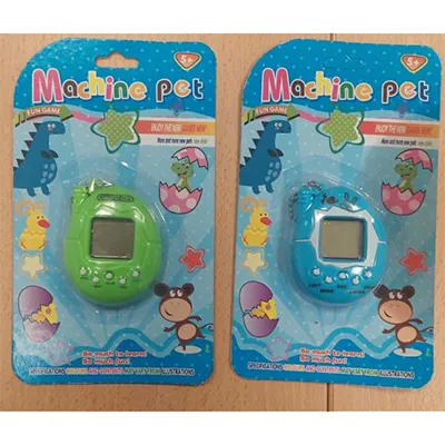 Portable electronic toy with a digital display, allowing the child to simulate interactions with a virtual animal (feeding, playing, sleeping, etc.). Product sold online, in particular via TIKTOK.