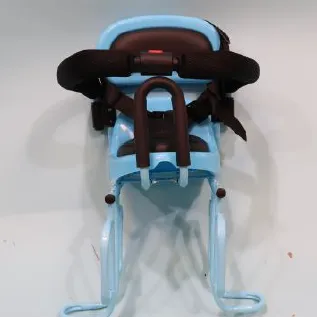 Children’s rear bicycle seat, blue or red, with footrests. Product sold online, in particular via AliExpress (Identification number: 1005008089861957).