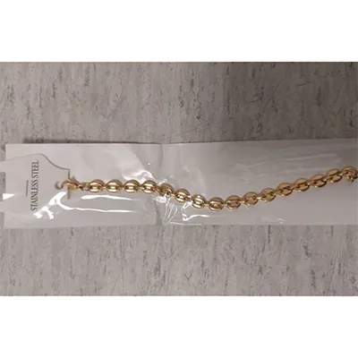 Gold-coloured metal bracelet with coffee bean shapes links. Product sold online, in particular via AliExpress (unique identifier: 1005004757541743).