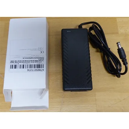 Adaptor 24 V 2A AC/DC. Product sold online, in particular via AliExpress (Identification number: 33006258756)