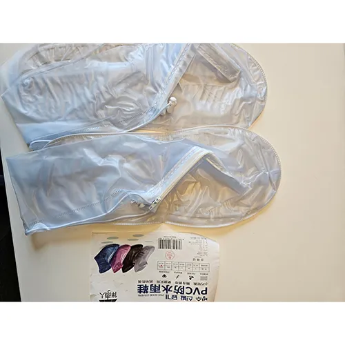 PVC covers for shoes. Product sold online, in particular via elkjop.no.