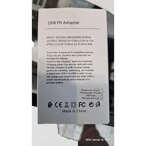 White travel adaptor. Product sold online, in particular via www.szupitokok.hu.