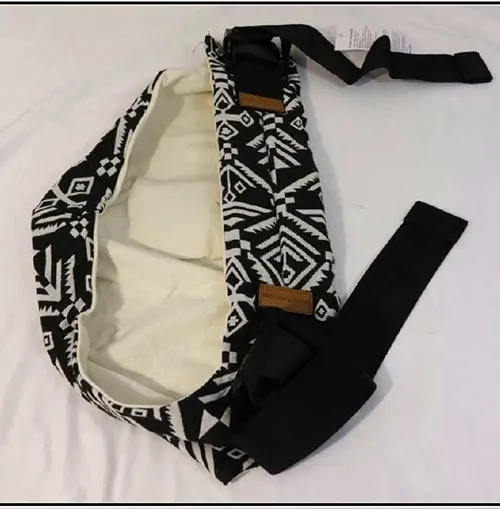 Kangaroo-style baby carrier for newborns. Product sold online, in particular via AliExpress.