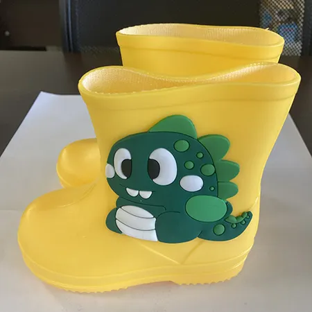 Rubber boots, intended for children, with a cartoon motif in different colours and sizes. All batches are affected. Product sold online, in particular via Joom.