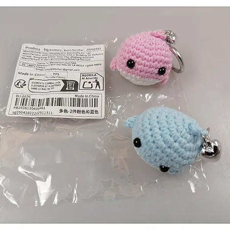 Soft toy with a key ring. Dimensions: diameter approximately 4 cm, length approximately 9.5 cm. Product sold online, in particular via Shein.