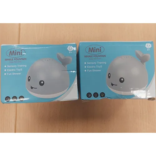 Battery-operated bath toy in the form of a white whale. The toy can spray water. Product sold online, in particular via Shein (unique identifier: sa25062654603322639).