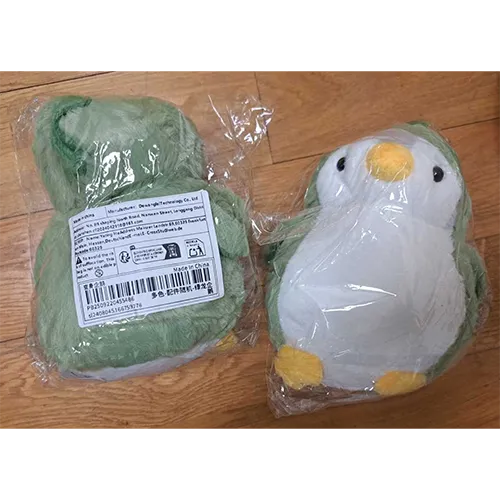 Soft toy in the form of a penguin with black eyes. Product sold online, in particular via SHEIN (unique identifier: sl2408045166759776).