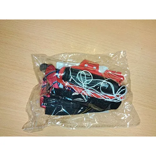 Spiderman spider's toy gyn with web launcher consisting of a glove, a projectile launcher, a white thread, a velcro fastener and 3 plastic darts with suction cups.