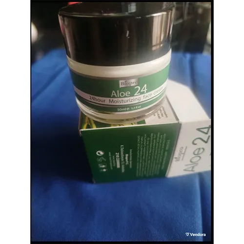 Cream, advertised as hydrating, 50 ml.