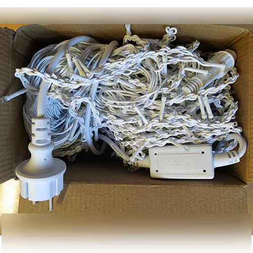 Icicle-style decorative light string with 500 multi-coloured LEDs, white insulated wiring, and an end-to-end connector for extendable series connection.