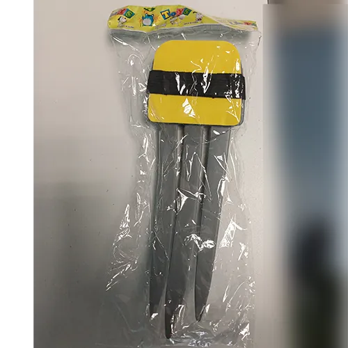 Fancy-dress costume depicting the Marvel character Wolverine, in size S, made up of a body suit, the upper part of which is padded. Sold with plastic claws and a plastic mask.