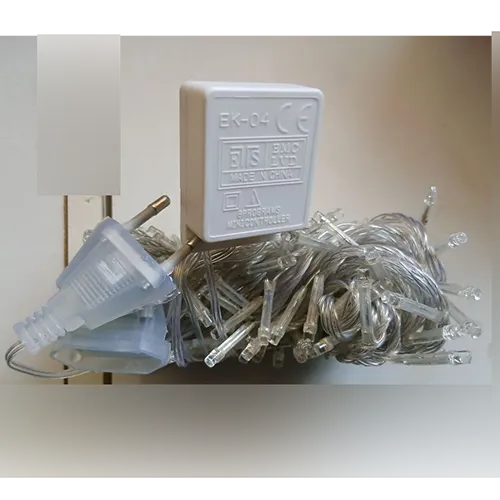 Decorative lighting chain with 100 LEDs, transparent wiring, and a white integrated control box (model: EK-04) featuring a mechanical program selection button on the back, and an end-to-end plug connector.