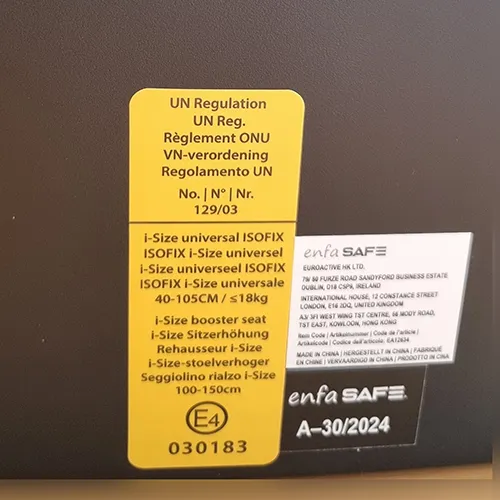 Forward-facing child restraint/rearward-facing child restraint seat making use of an (adult) three-point belt with a size range of 40 to 150 cm and a maximum allowed mass of <18kg.