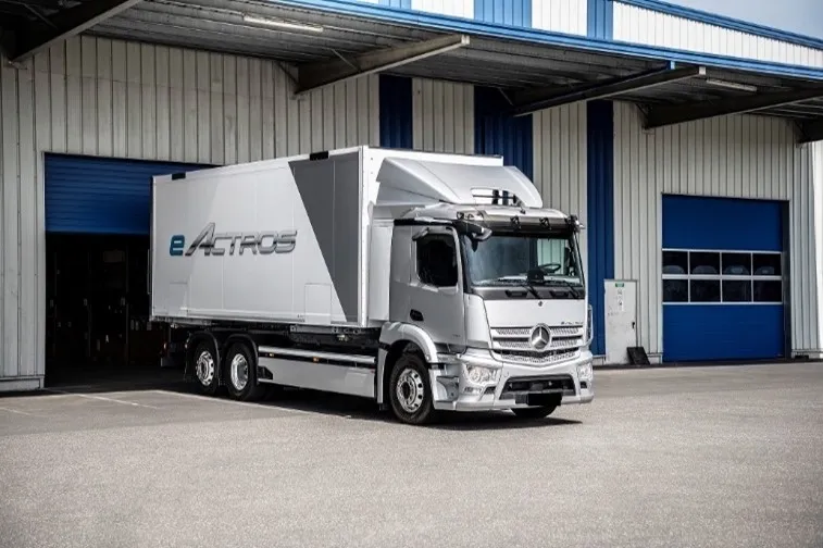 Mercedes-Benz - Lorry