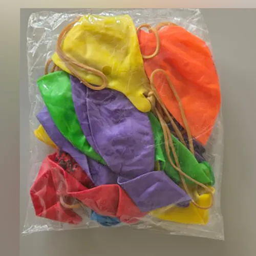 Pack of 12 latex balloons in various colours.