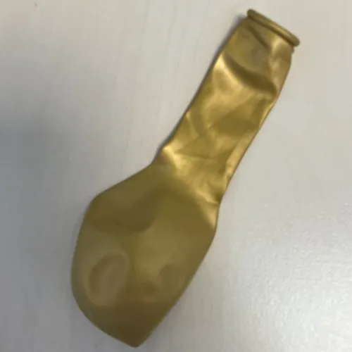 Pack of 50 gold-coloured balloons.