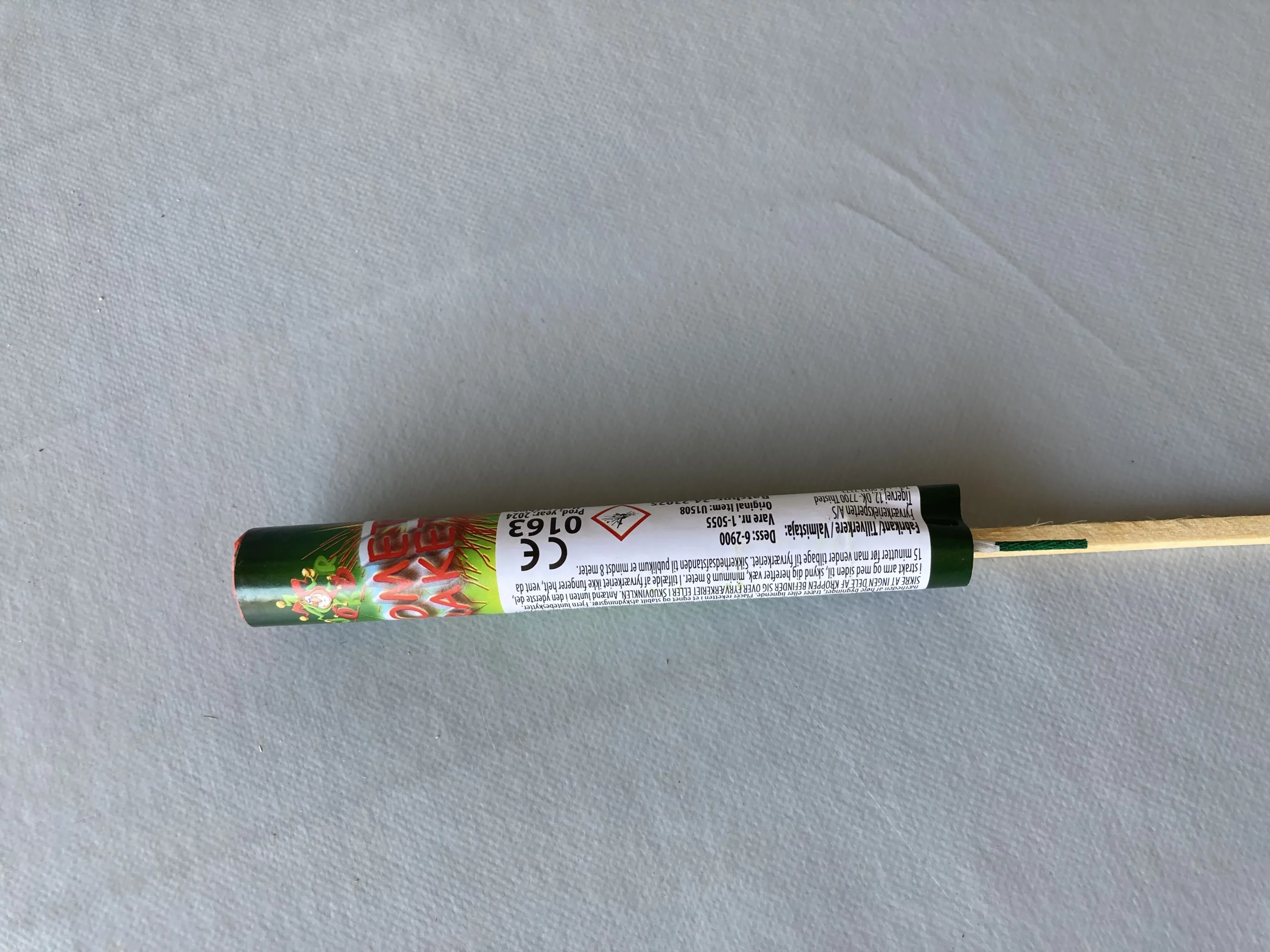 Fireworks, green rocket.