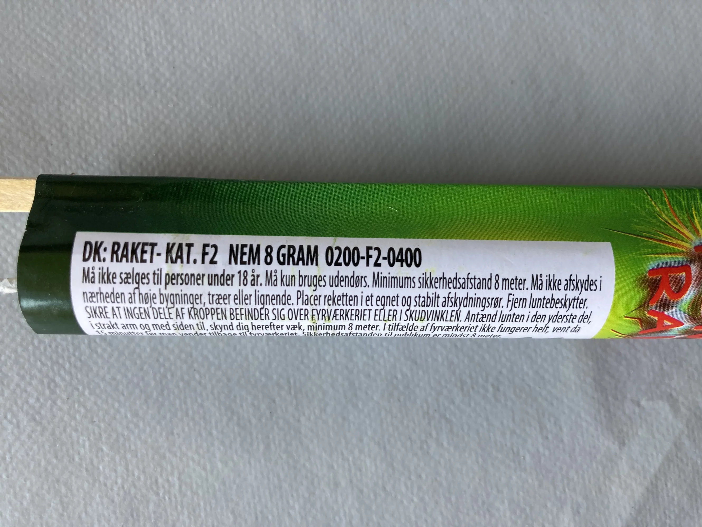 Fireworks, green rocket.