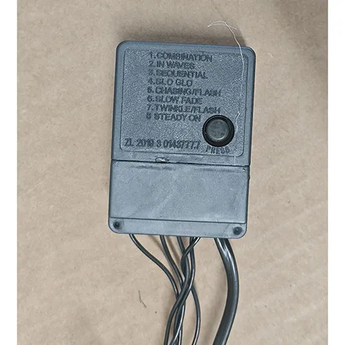 Lighting chain, intended for interconnection, containing 200 non-replaceable LED lights. The product includes a device for changing lighting modes.