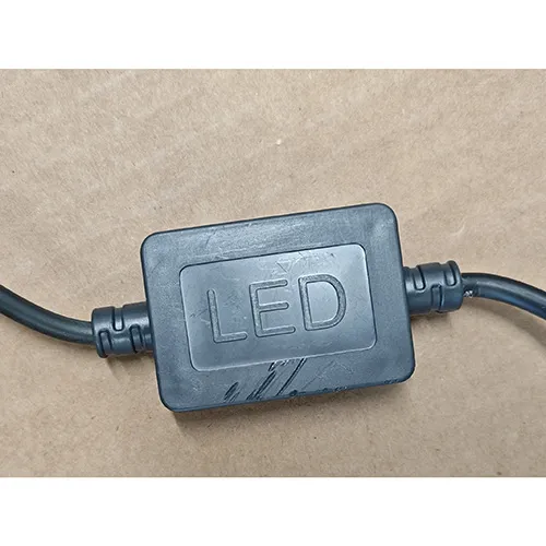 Lighting chain, intended for interconnection, containing 200 non-replaceable LED light sources.