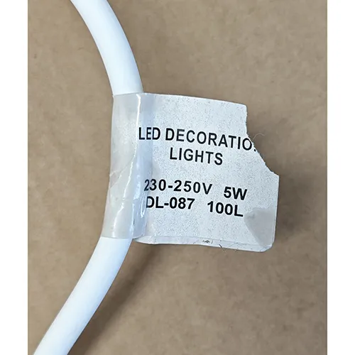 Lighting chain, intended for interconnection, containing 100 non-replaceable LED light sources.
