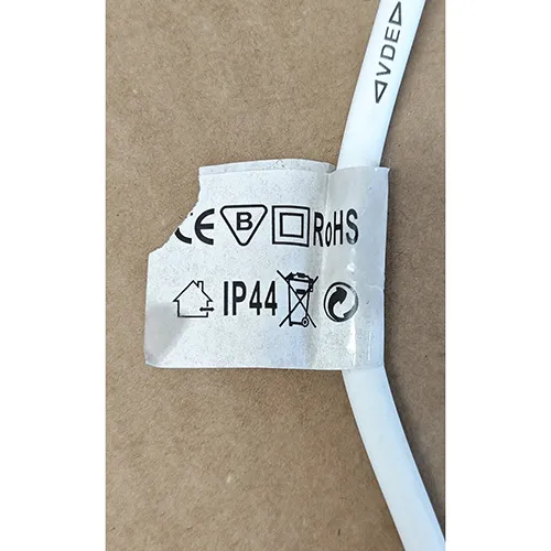 Lighting chain, intended for interconnection, containing 100 non-replaceable LED light sources.