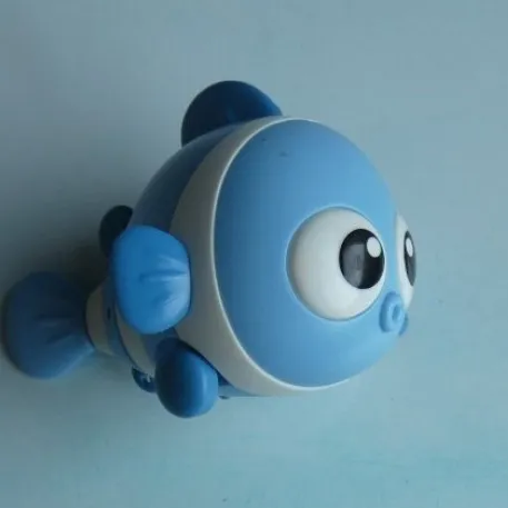 Bath toy in the shape of a mechanical wind-up clownfish.