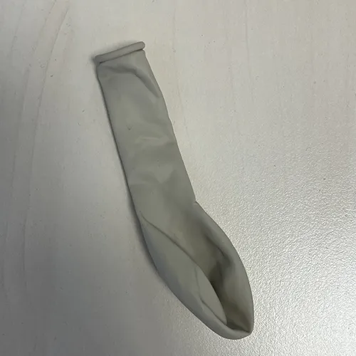 Set of grey latex balloons. Manufacturing date: 20/02/2025.