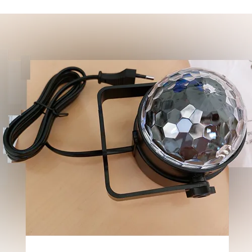 Remote-controlled and music-activated 360°-rotating mini LED red, green and blue light. Voltage 100-240 V AC – Protection Class II.