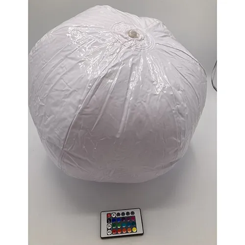 Ball with a LED light, delivered with a remote control.
