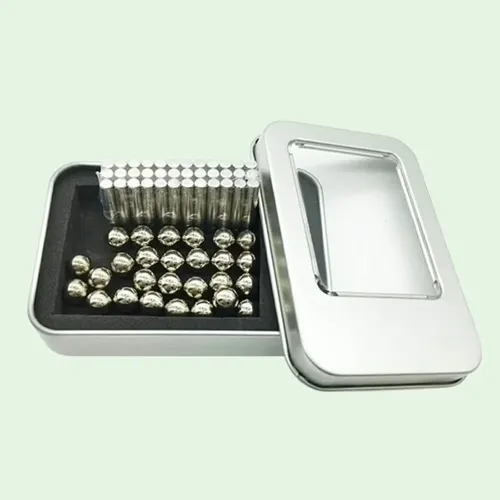 Set of 36 silver-coloured magnet rods (3.6 mm × 23 mm) and 27 silver-coloured metal balls (8 mm).
